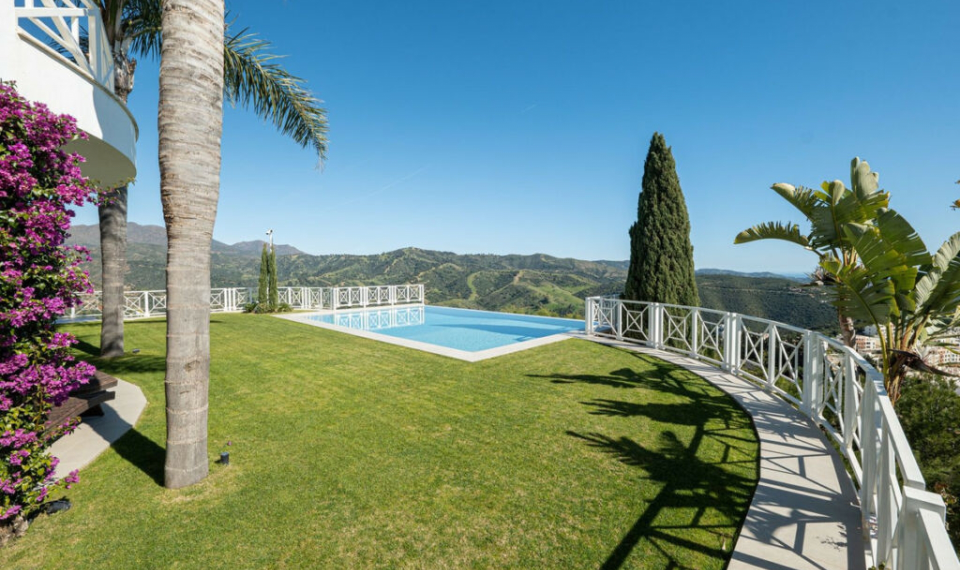 Resale - House -
Marbella