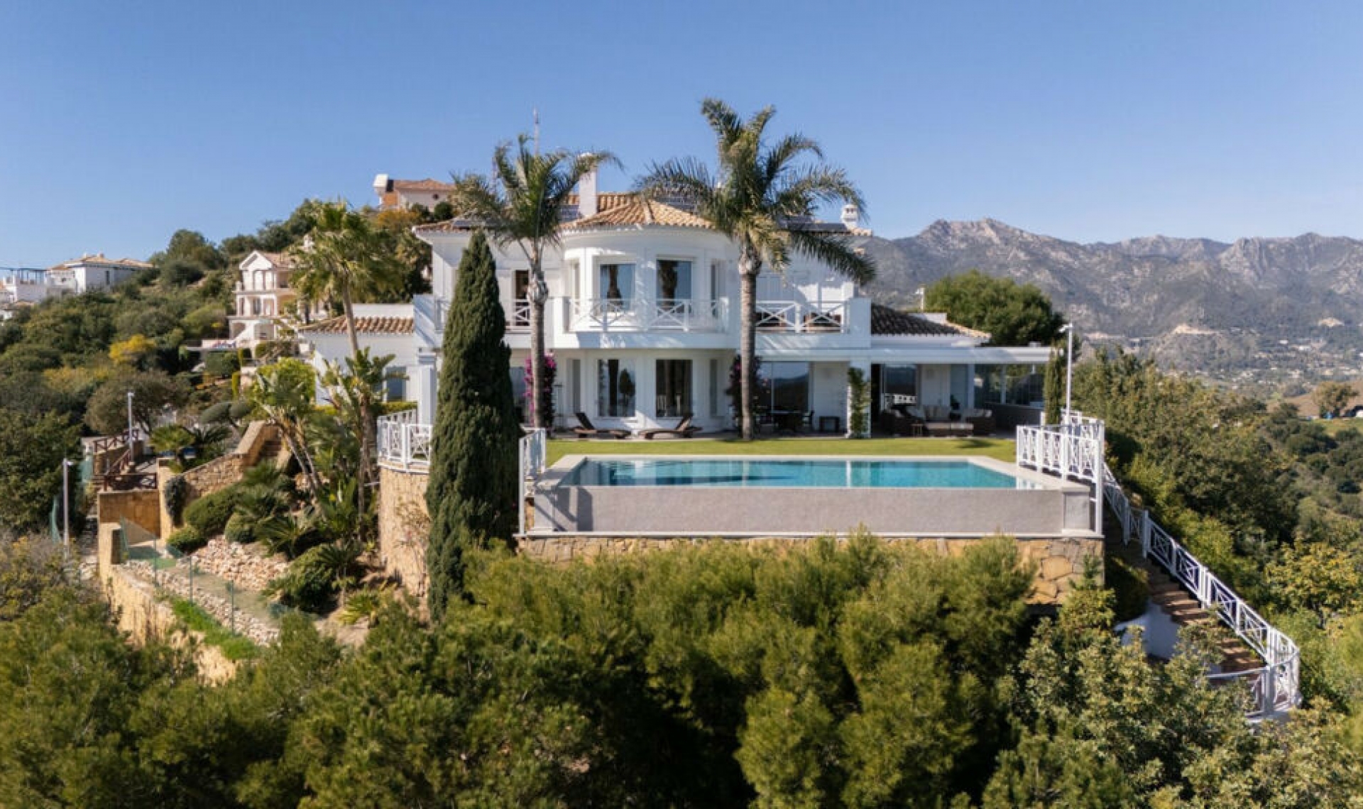 Resale - House -
Marbella
