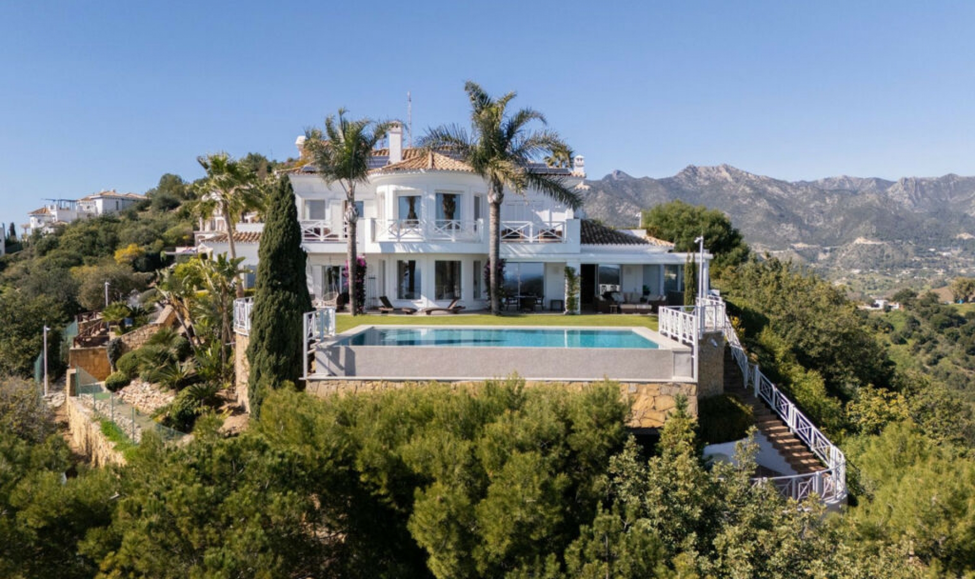 Resale - House -
Marbella