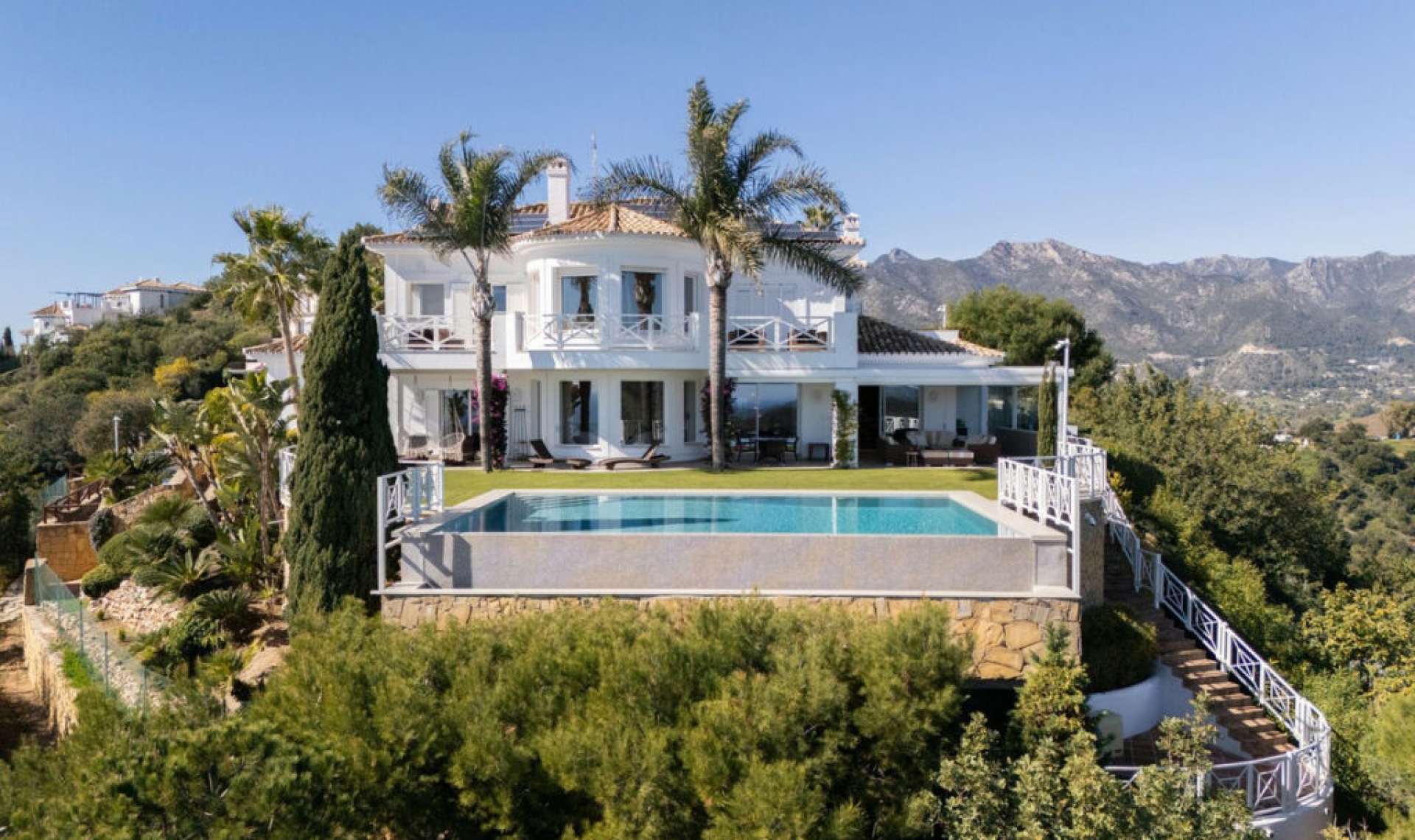 Resale - House -
Marbella