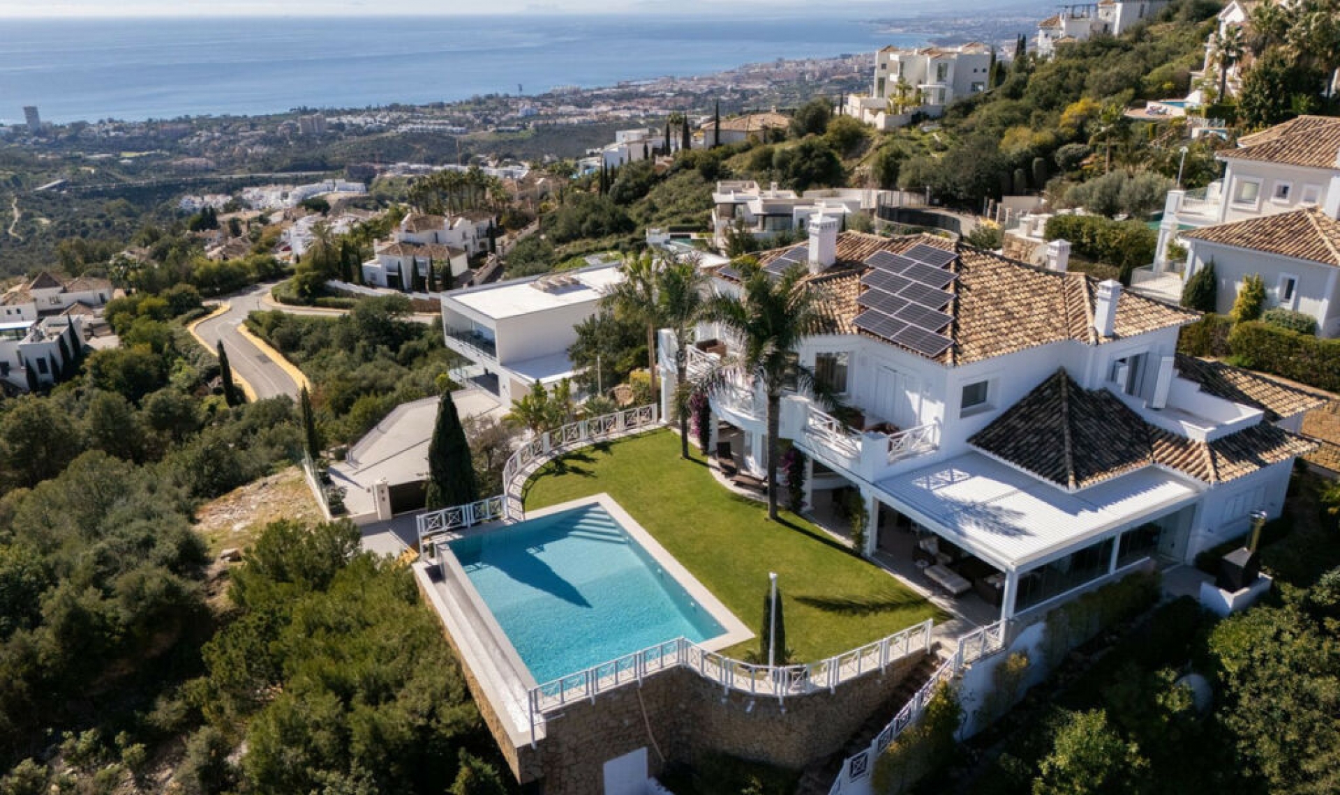 Resale - House -
Marbella