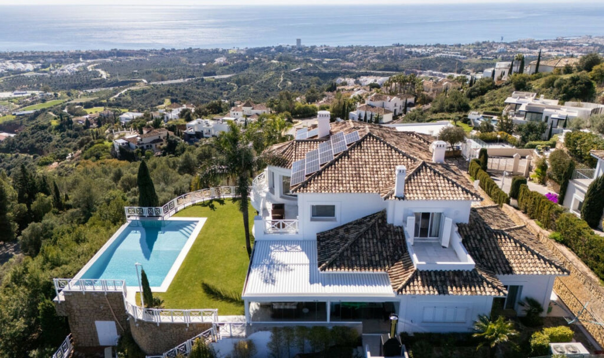 Resale - House -
Marbella