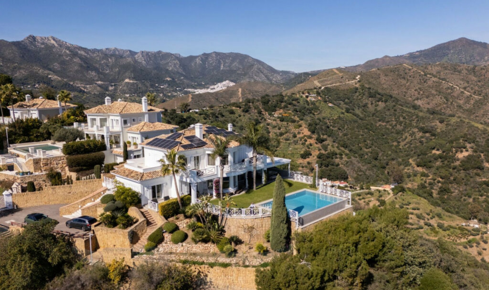 Resale - House -
Marbella