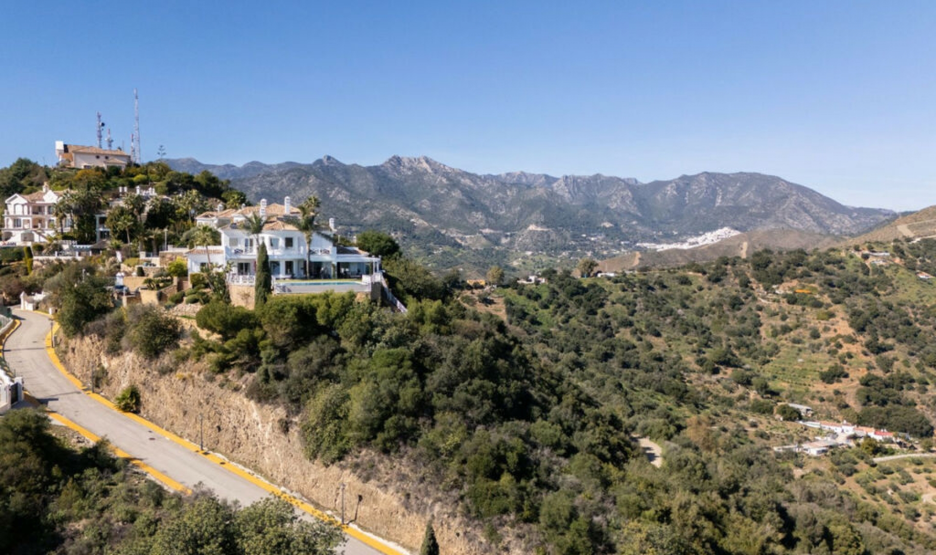 Resale - House -
Marbella