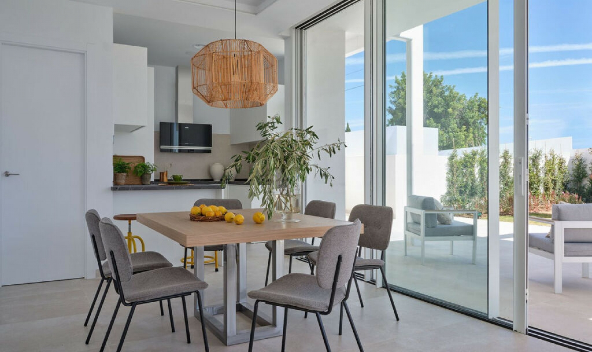 Resale - House -
Marbella