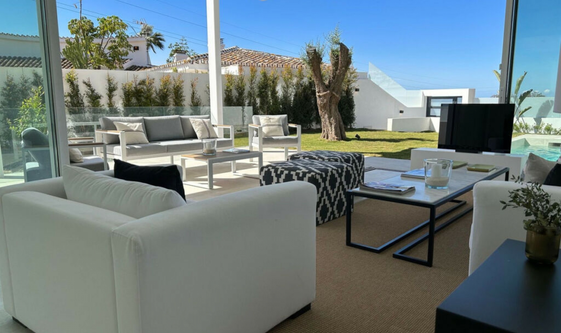Resale - House -
Marbella