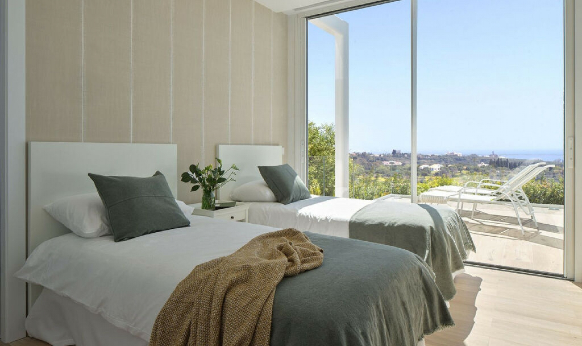 Resale - House -
Marbella