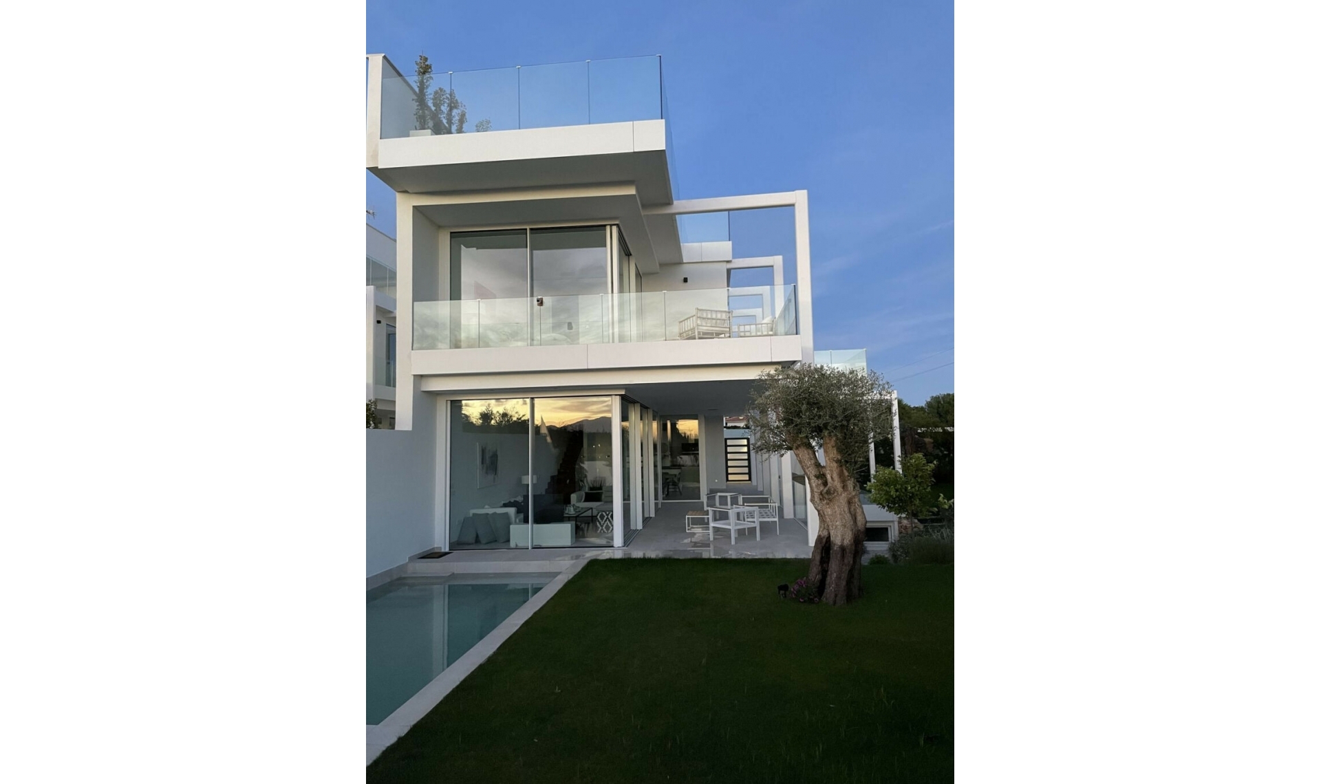 Resale - House -
Marbella