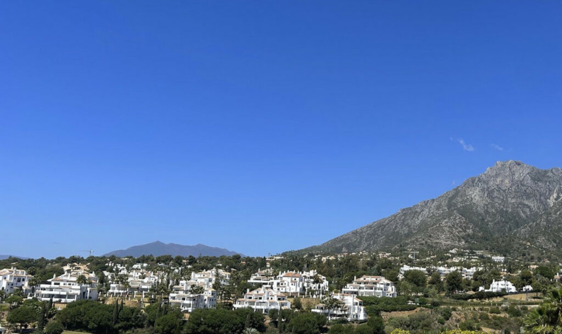 Resale - House -
Marbella