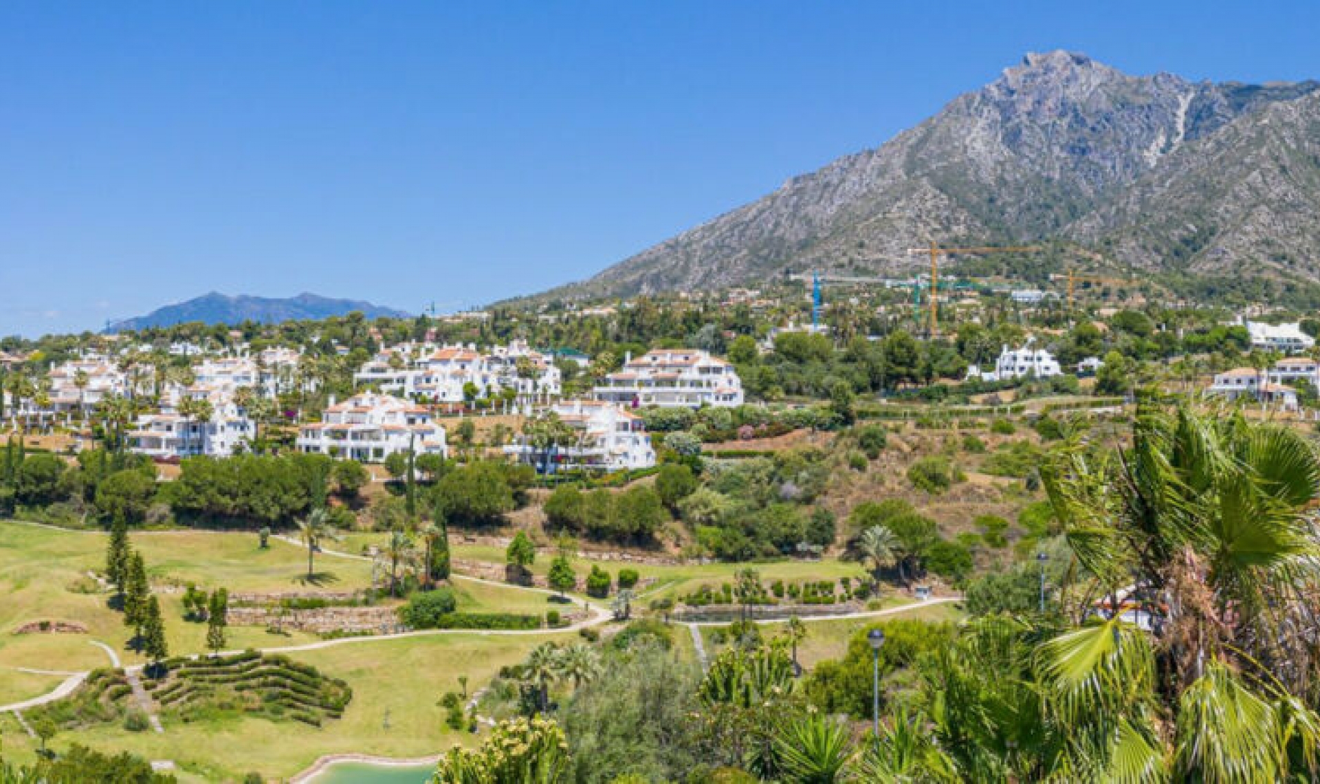 Resale - House -
Marbella