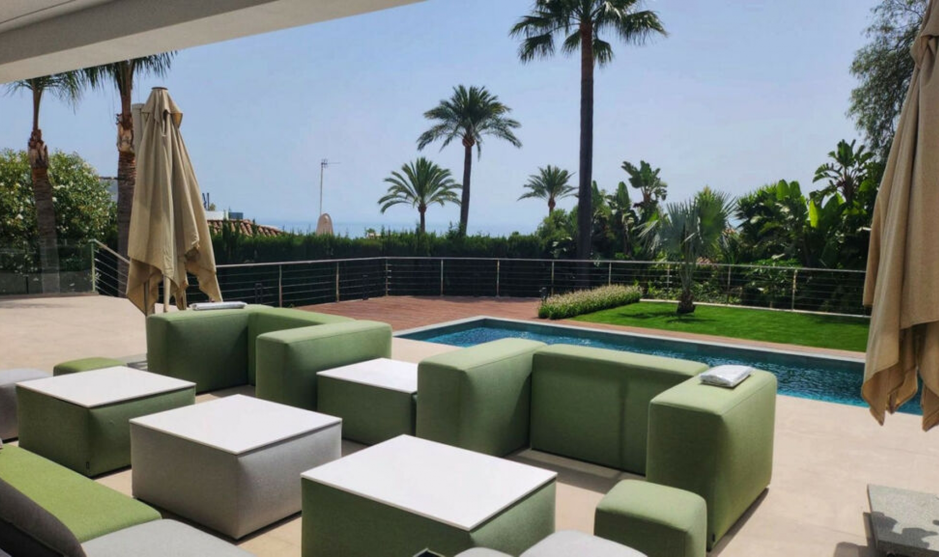 Resale - House -
Marbella