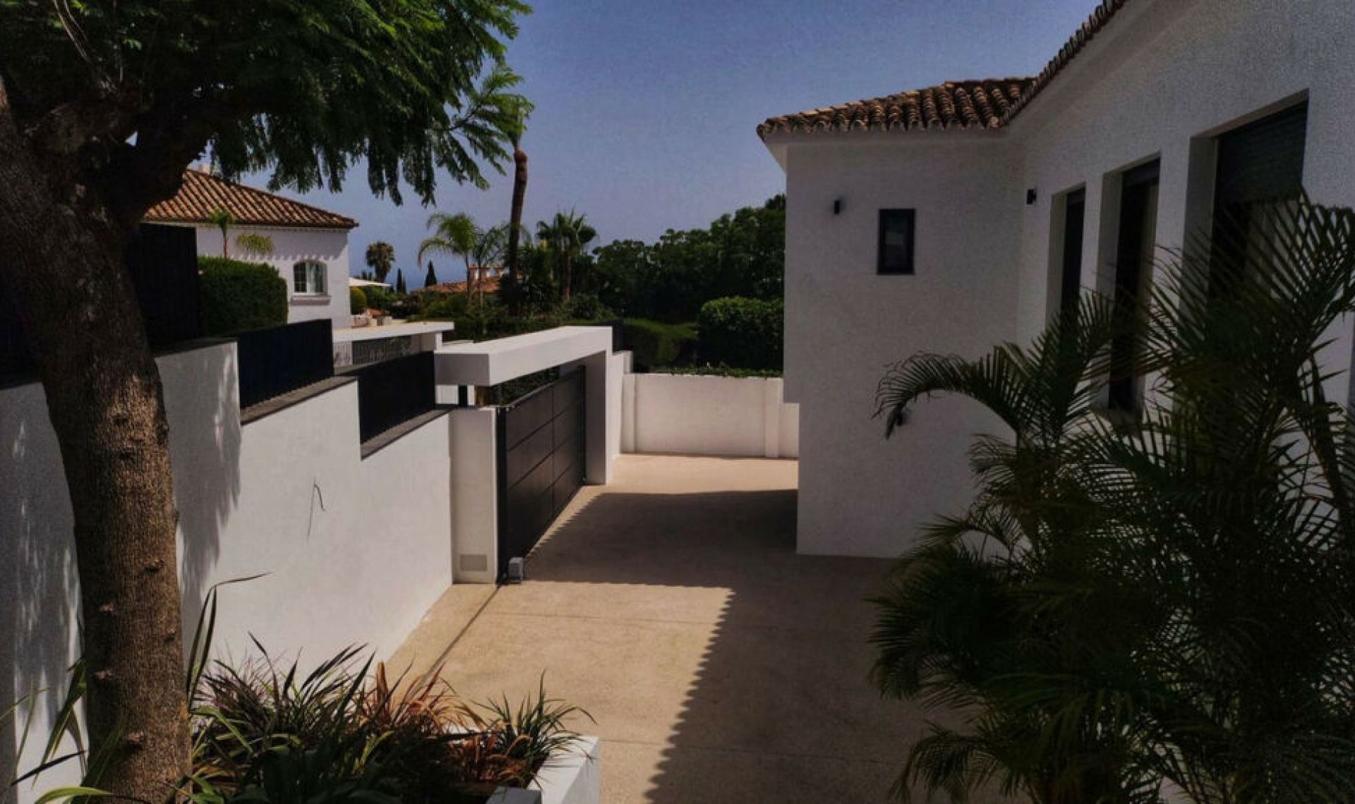 Resale - House -
Marbella