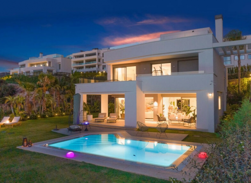Resale - House -
Marbella