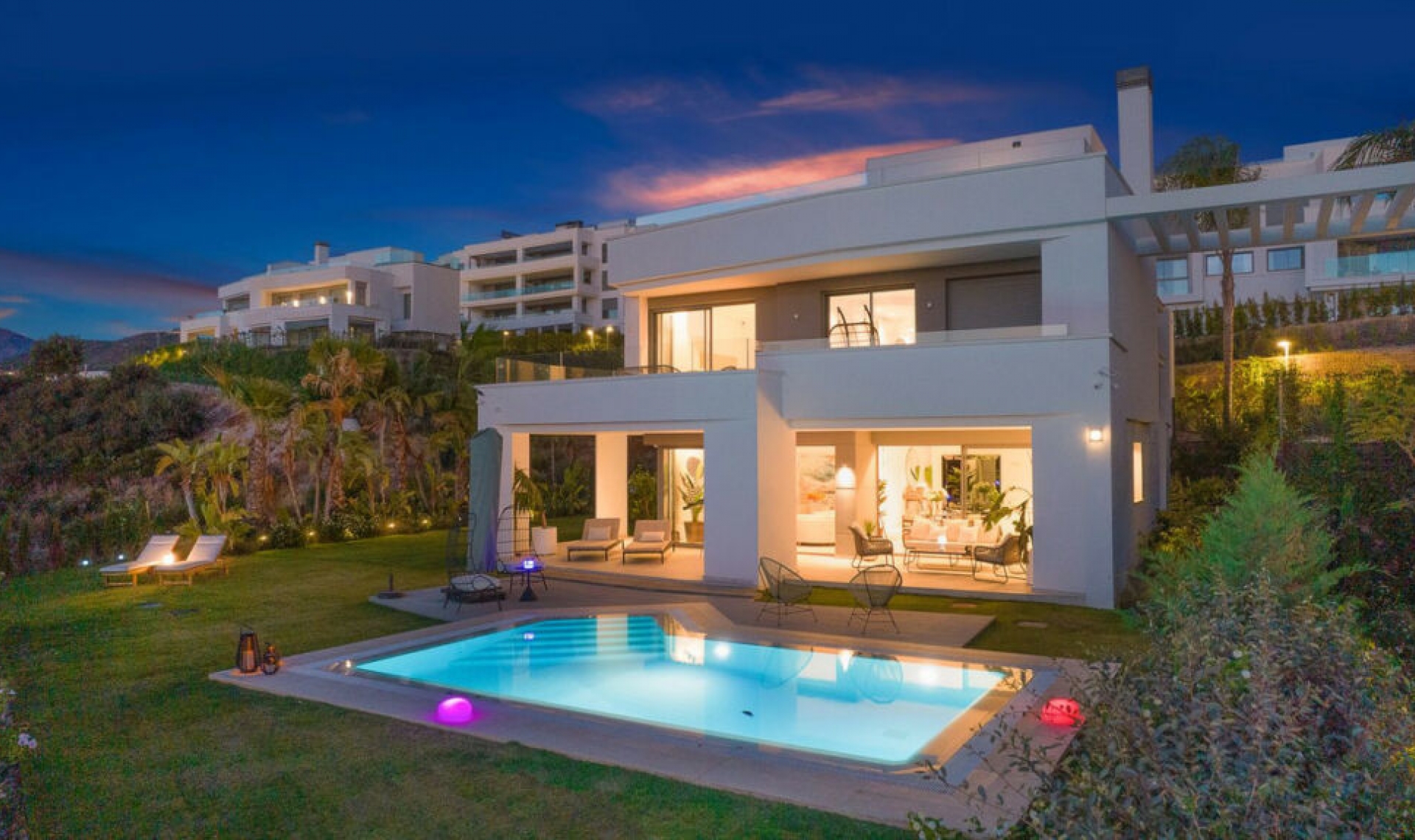 Resale - House -
Marbella