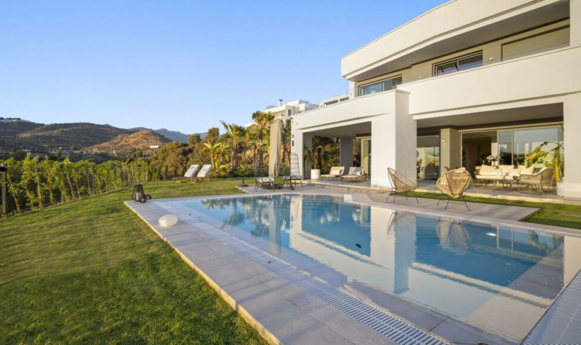 Resale - House -
Marbella