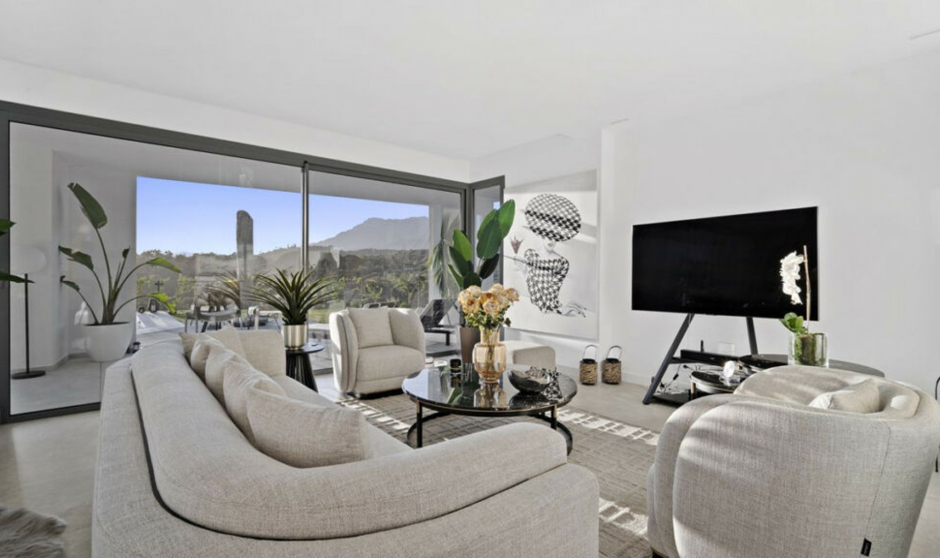 Resale - House -
Marbella