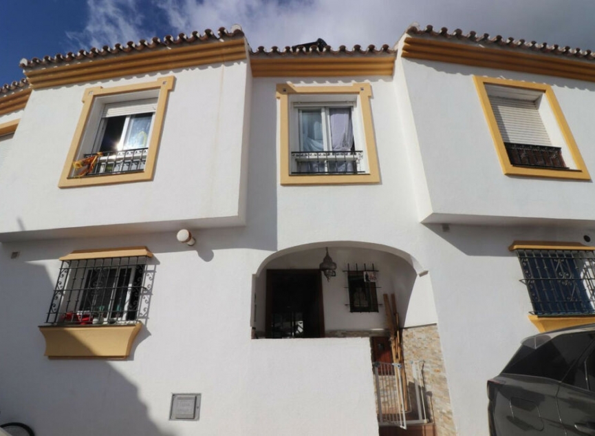 Resale - House -
Marbella