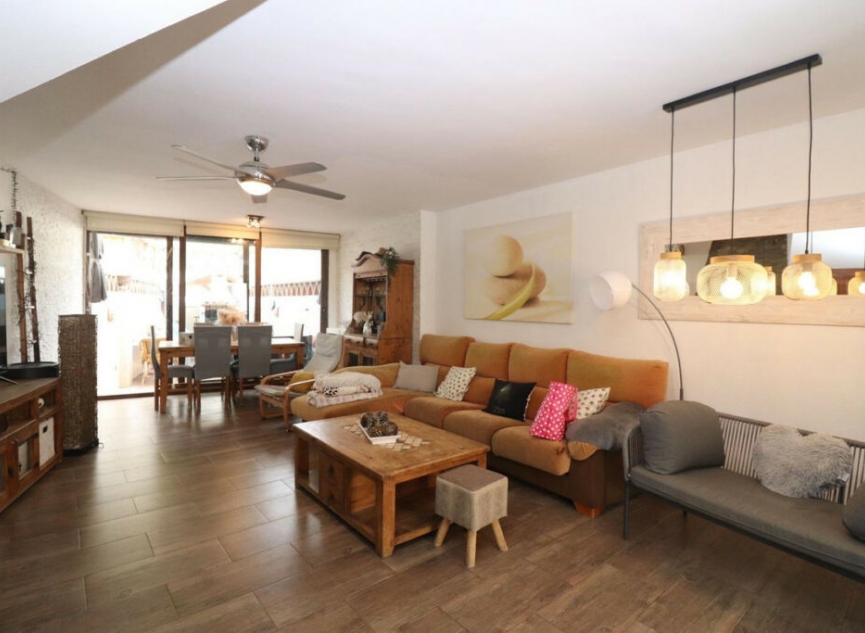 Resale - House -
Marbella