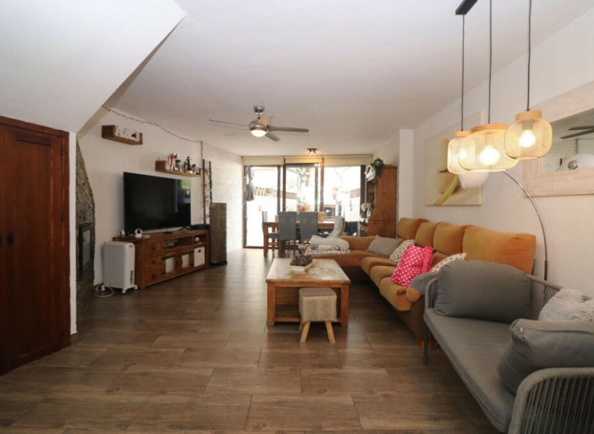 Resale - House -
Marbella