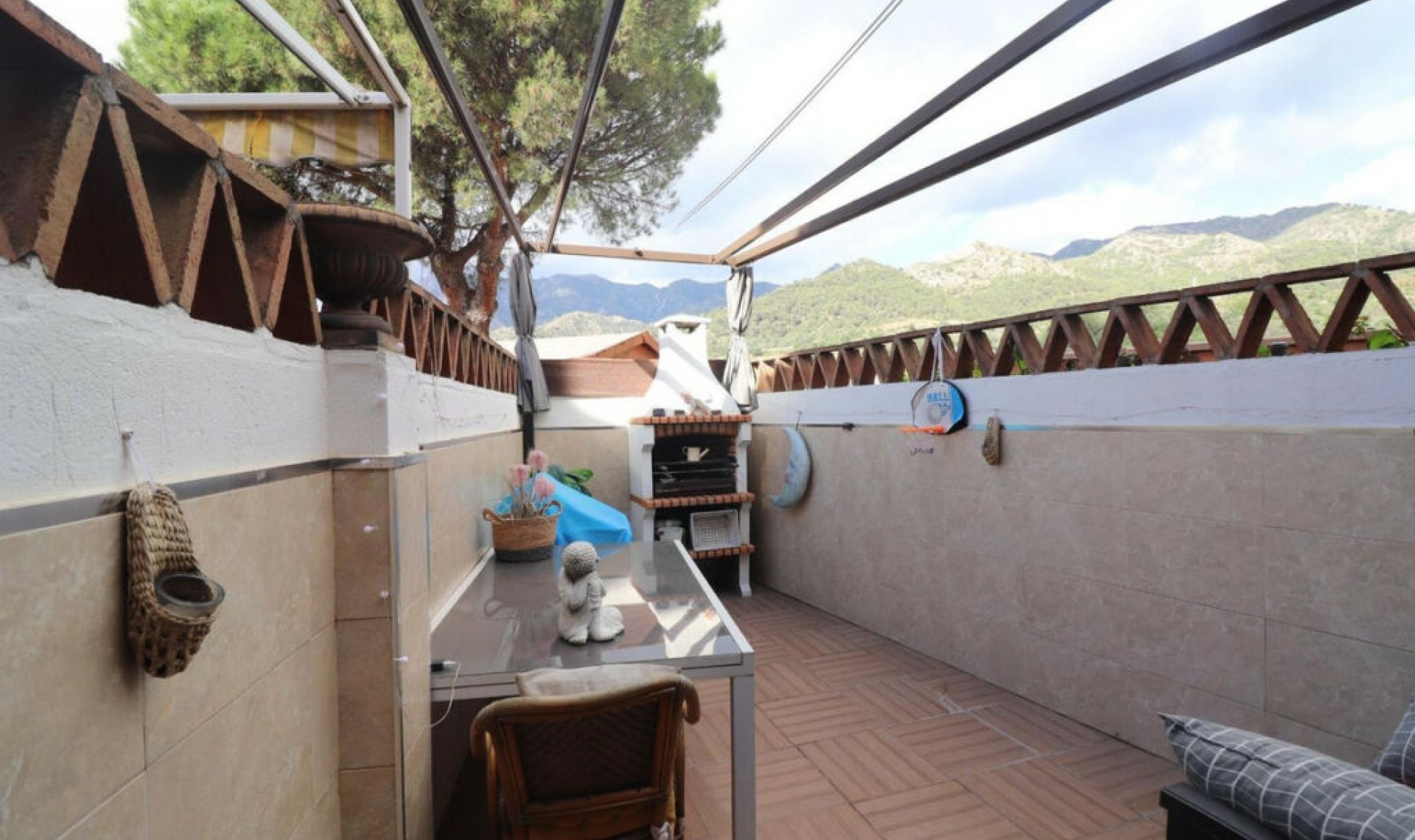 Resale - House -
Marbella