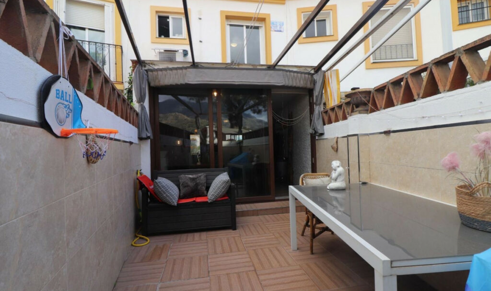 Resale - House -
Marbella