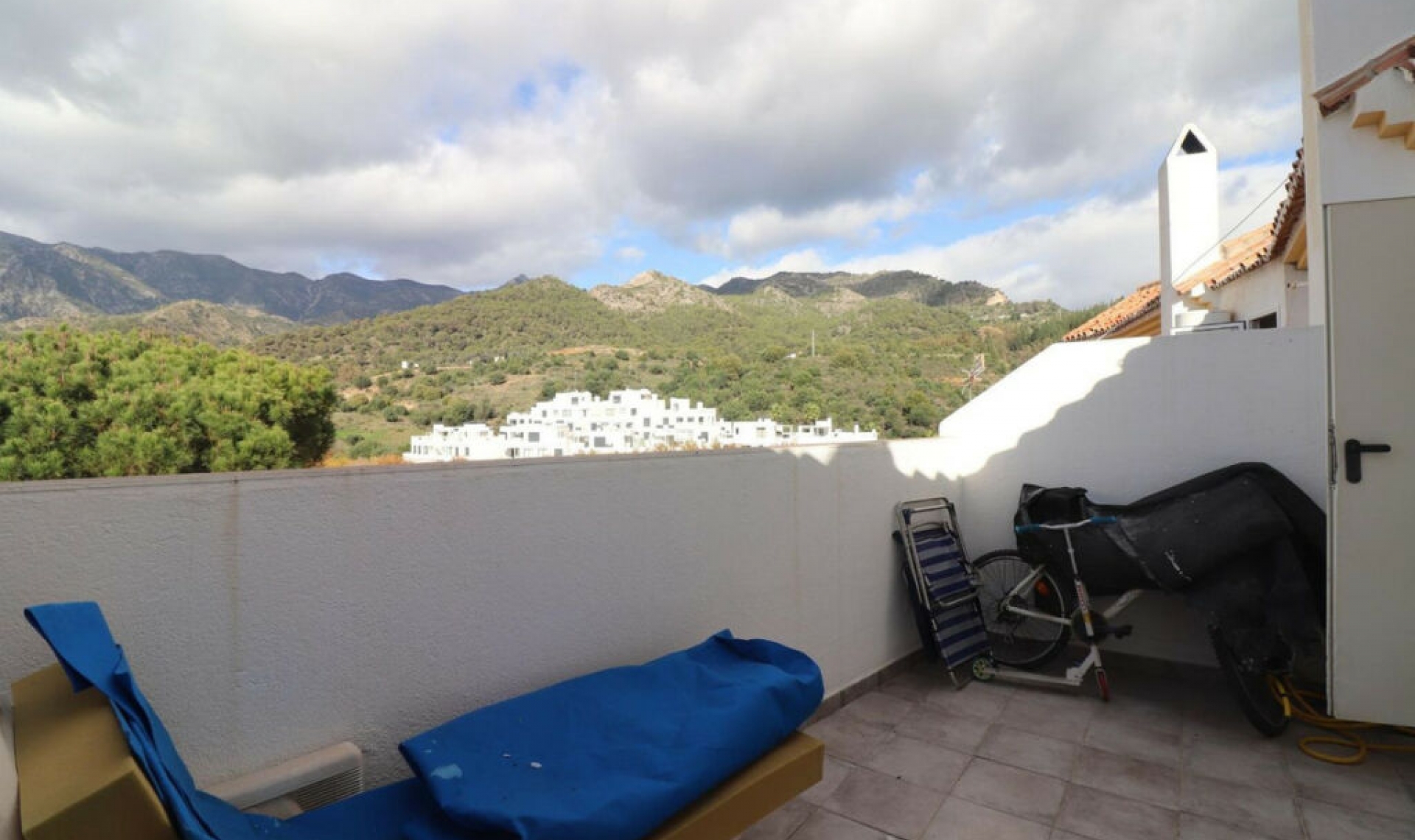 Resale - House -
Marbella