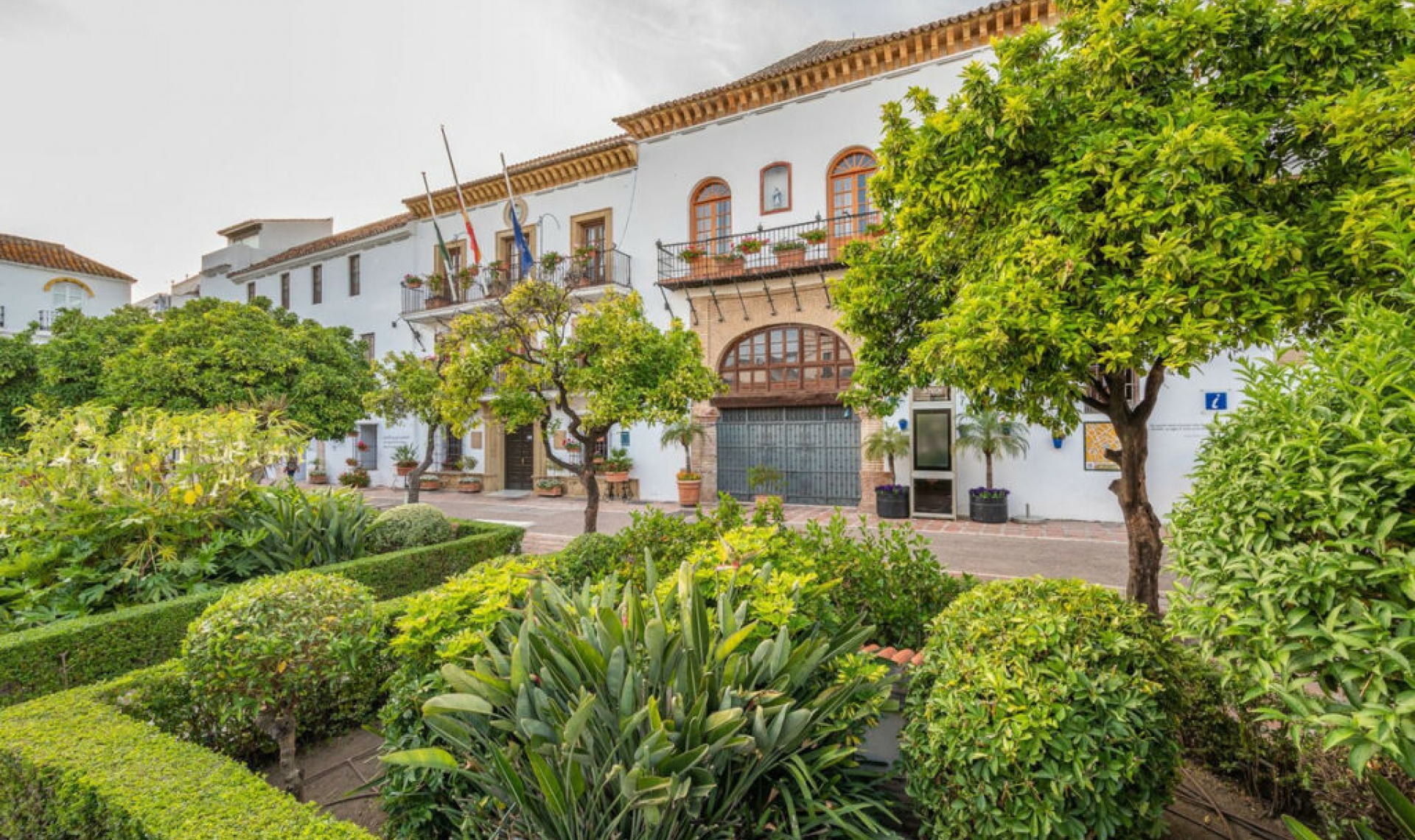 Resale - House -
Marbella