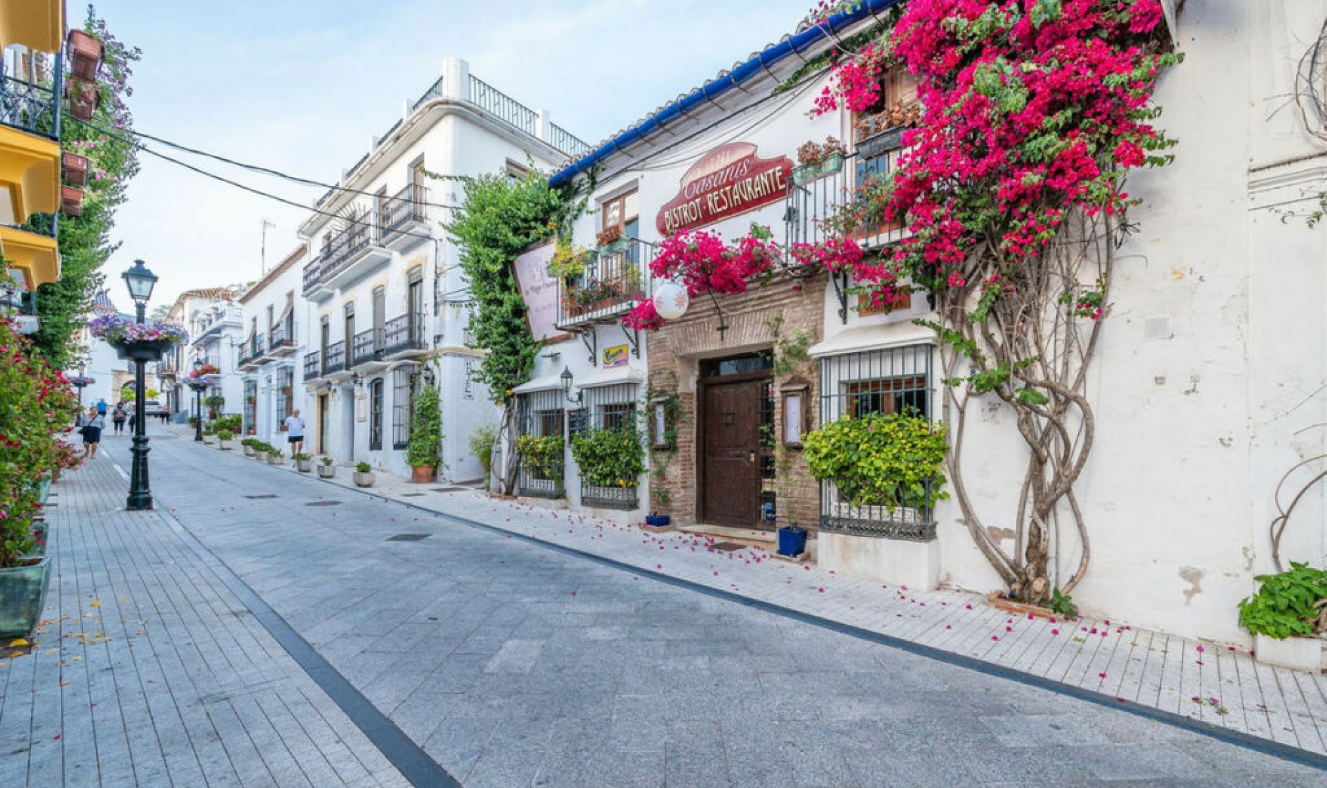 Resale - House -
Marbella