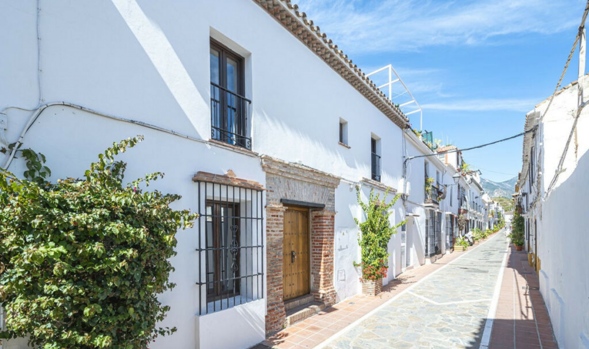 Resale - House -
Marbella