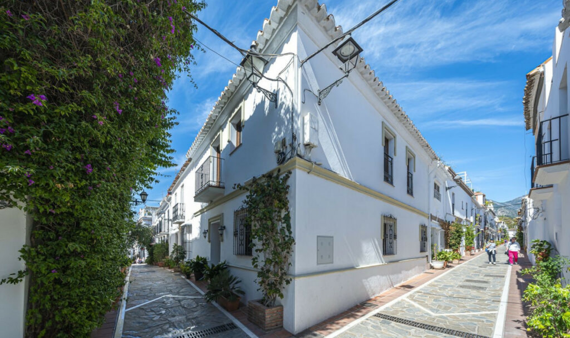 Resale - House -
Marbella