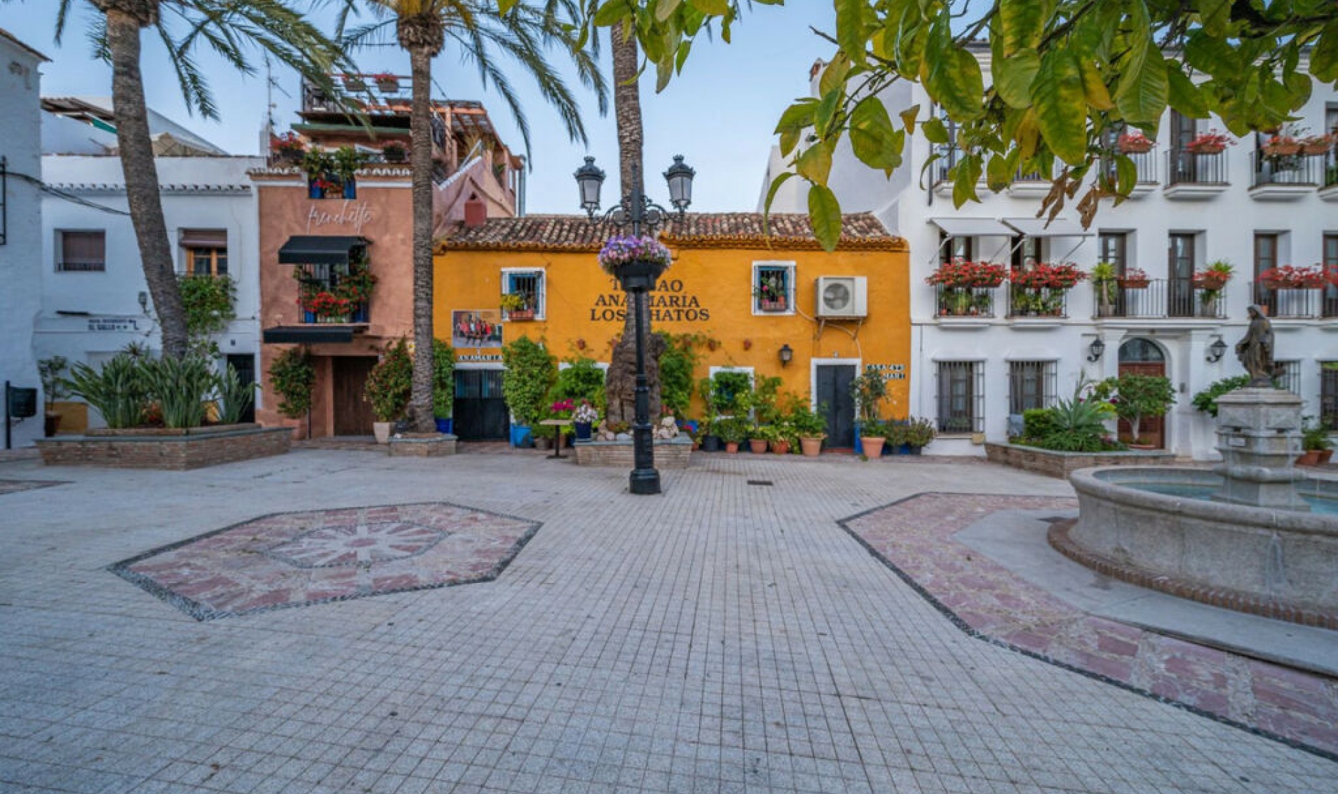 Resale - House -
Marbella