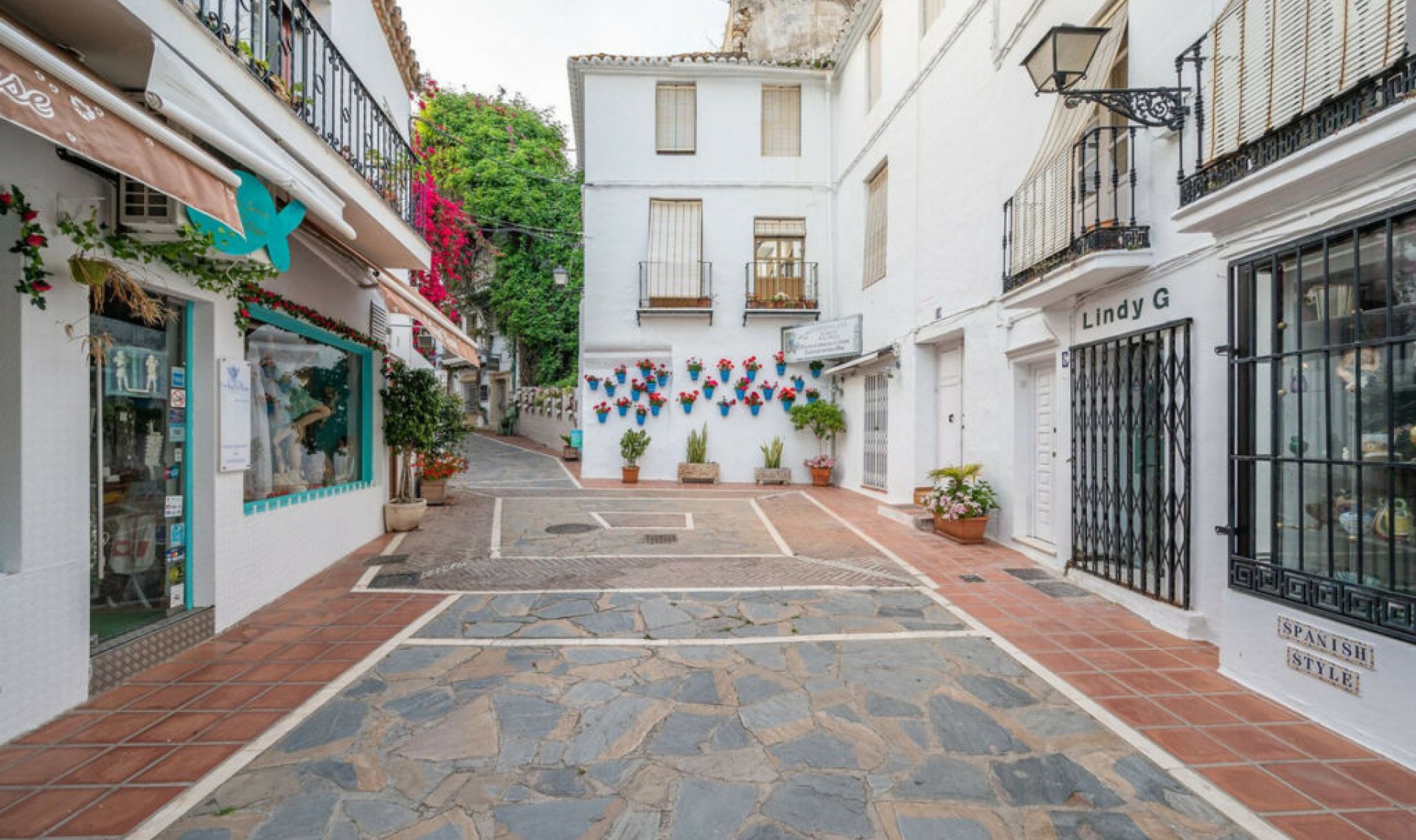 Resale - House -
Marbella