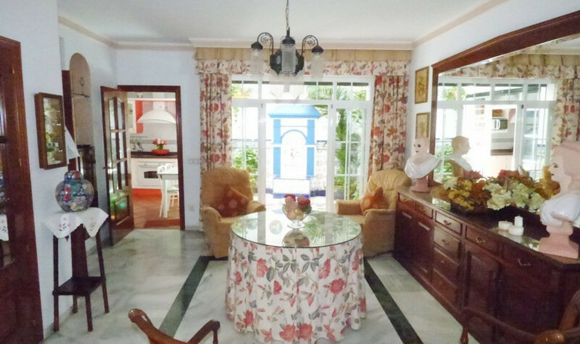 Resale - House -
Marbella