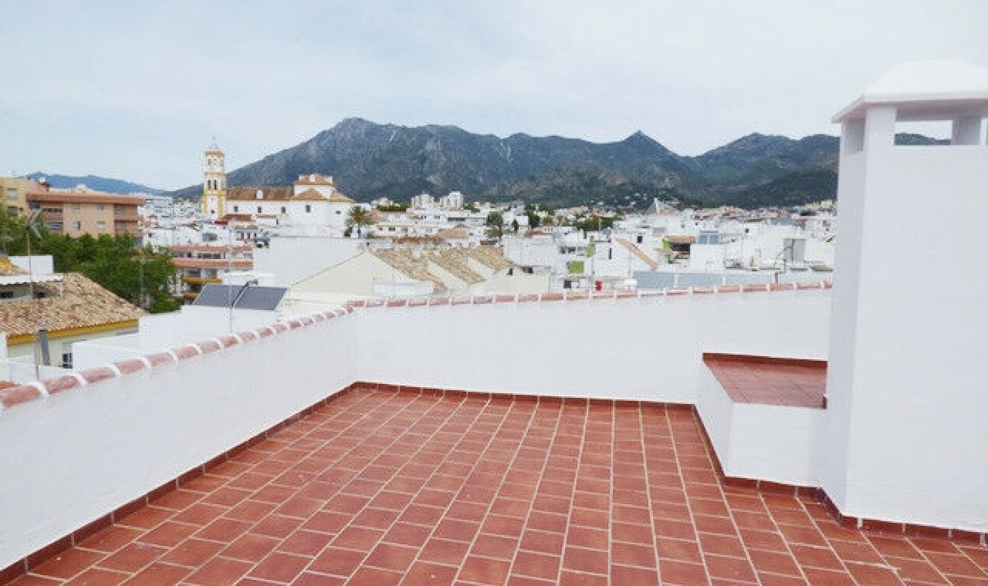 Resale - House -
Marbella