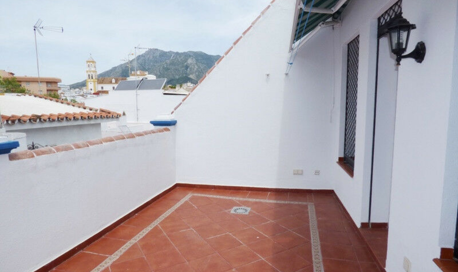 Resale - House -
Marbella