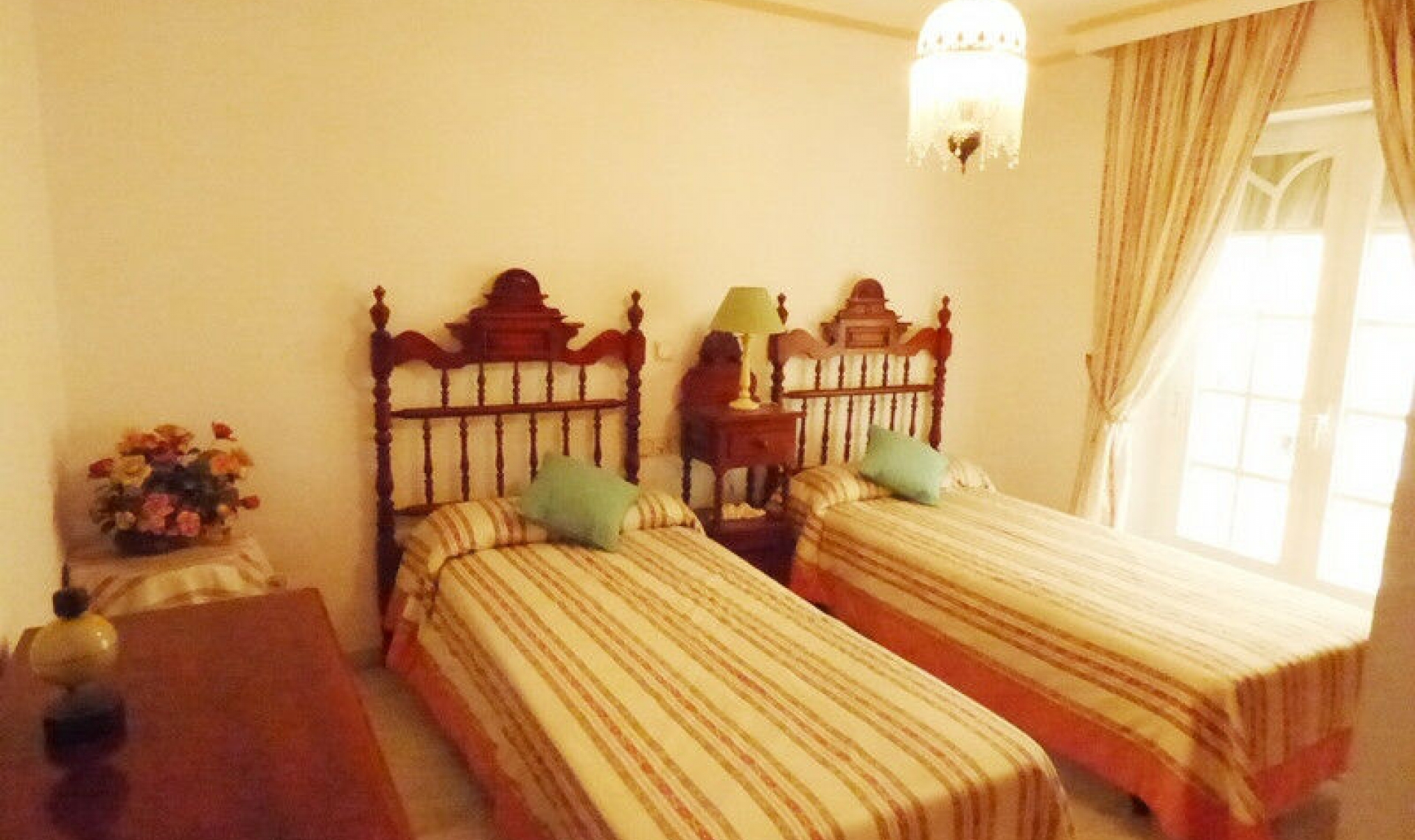 Resale - House -
Marbella