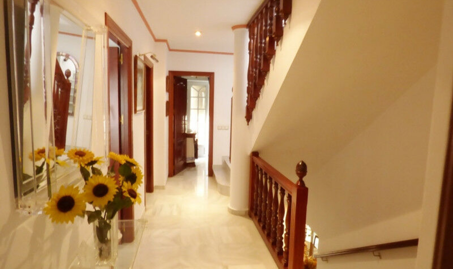 Resale - House -
Marbella