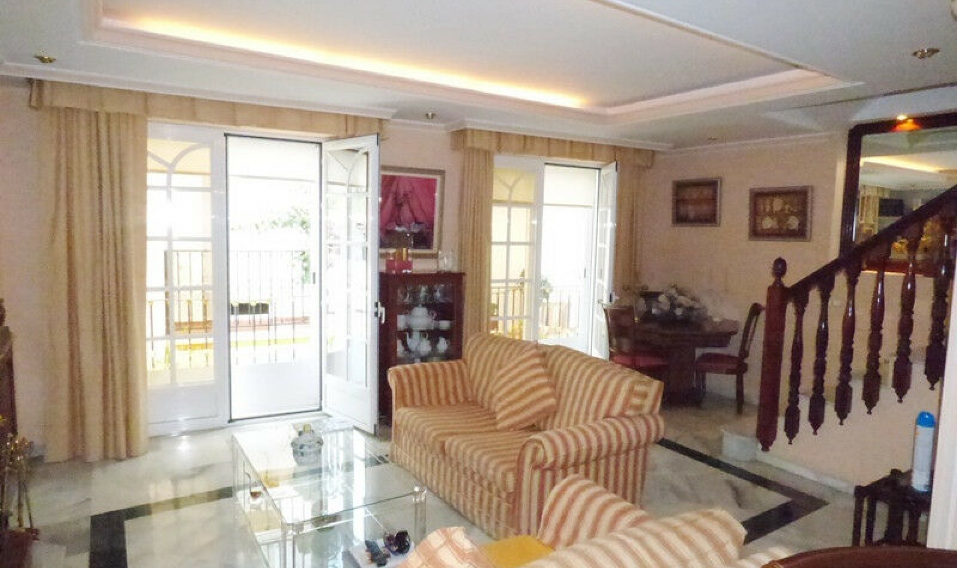 Resale - House -
Marbella