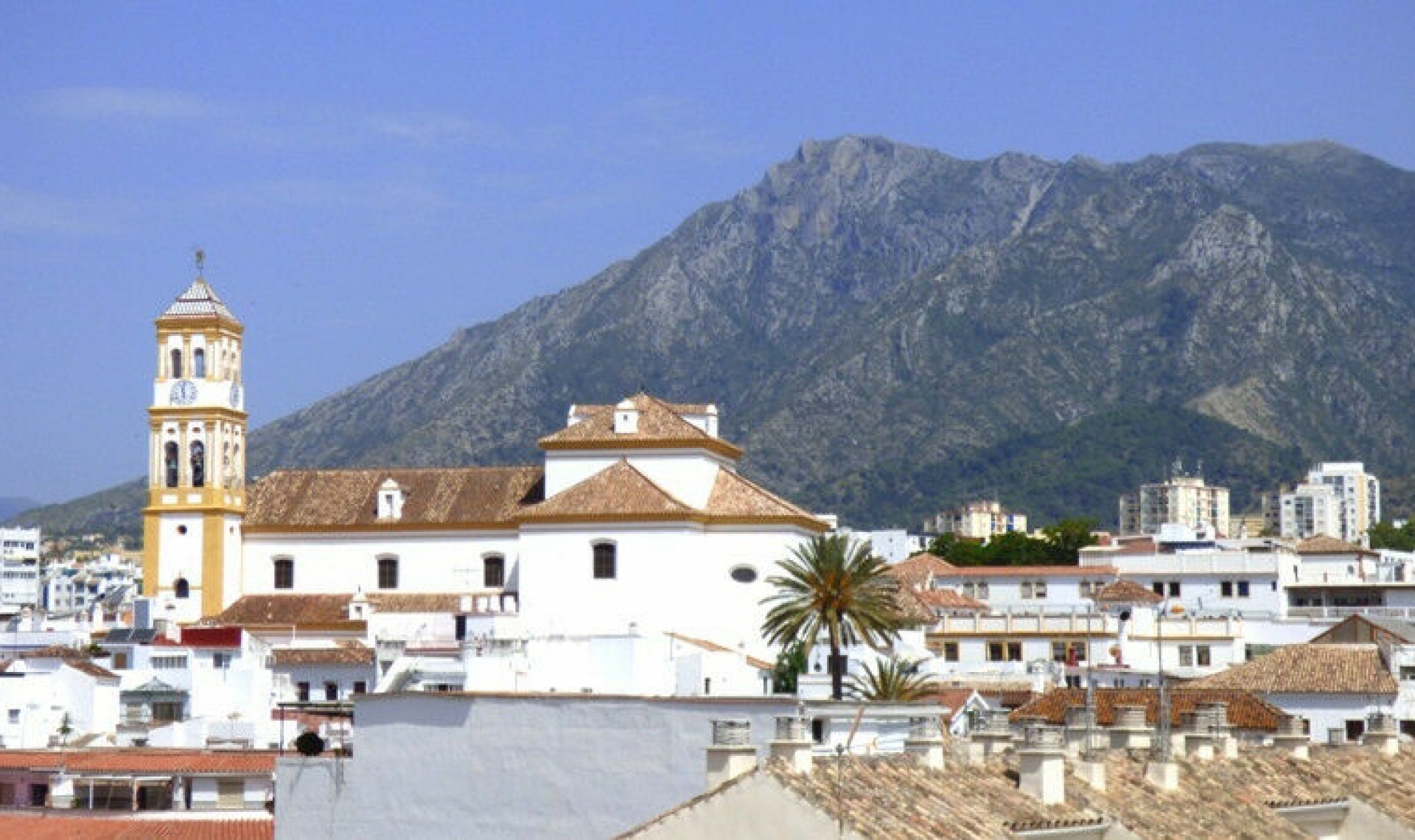 Resale - House -
Marbella