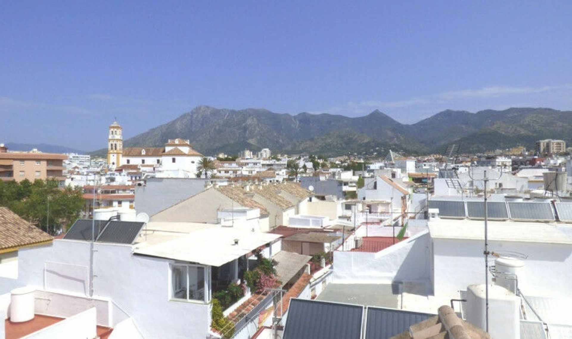 Resale - House -
Marbella