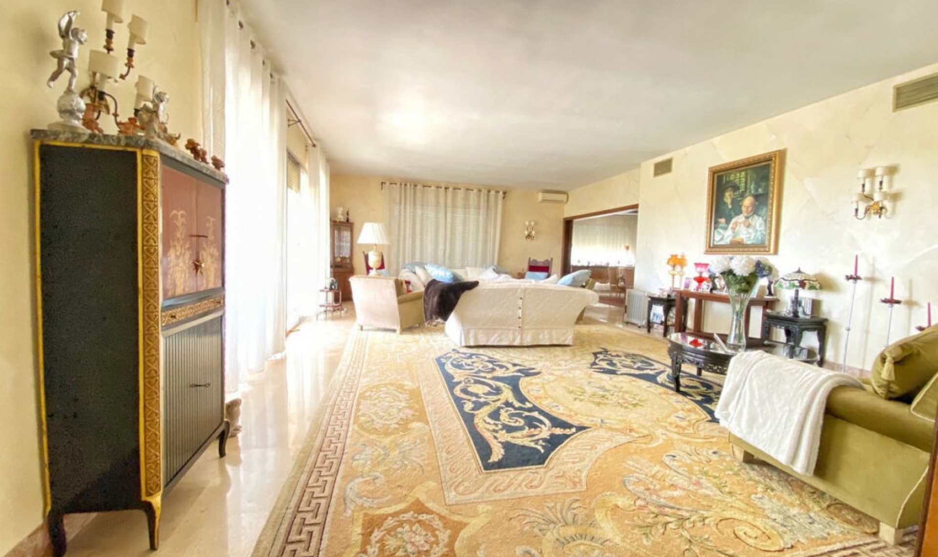 Resale - House -
Marbella