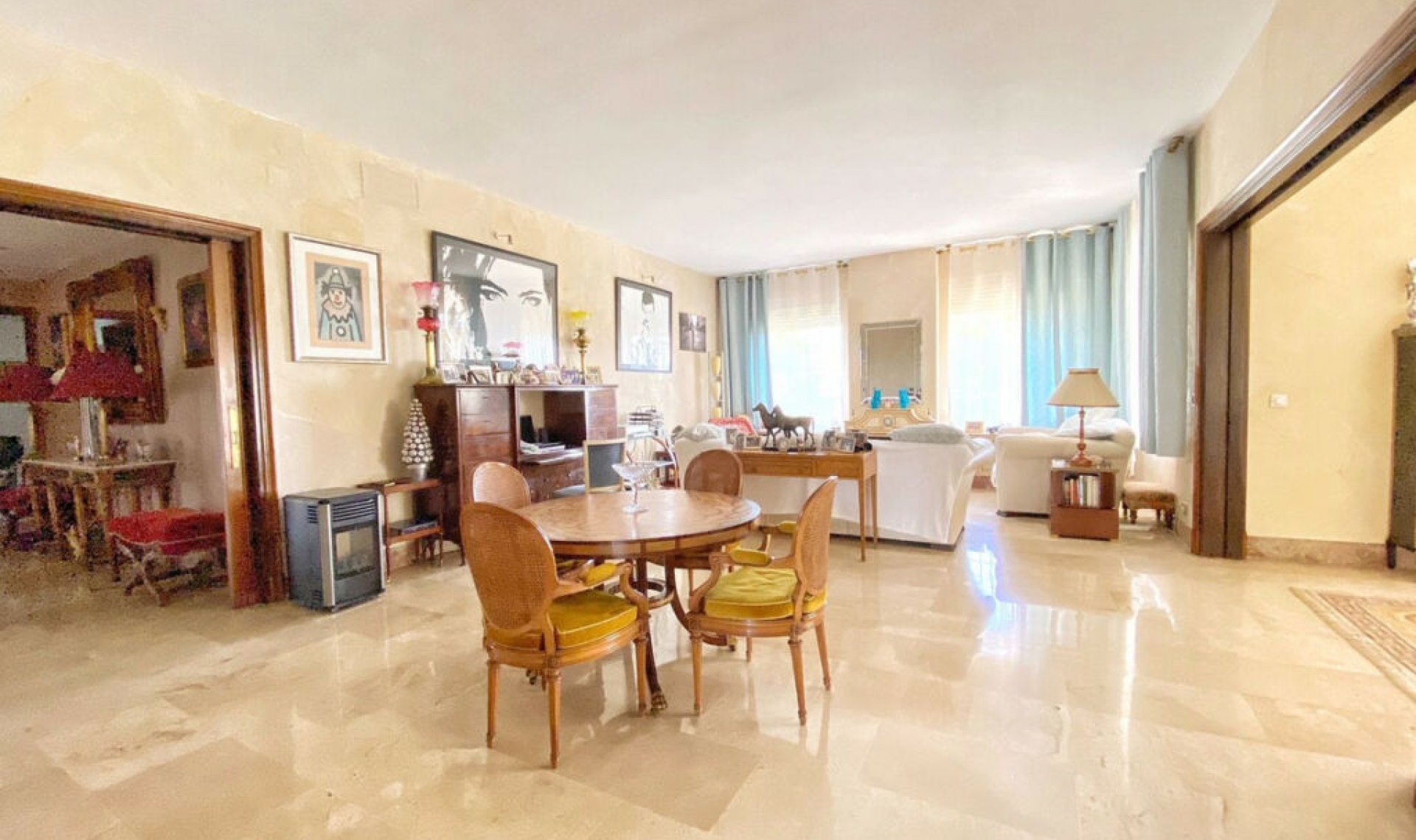 Resale - House -
Marbella