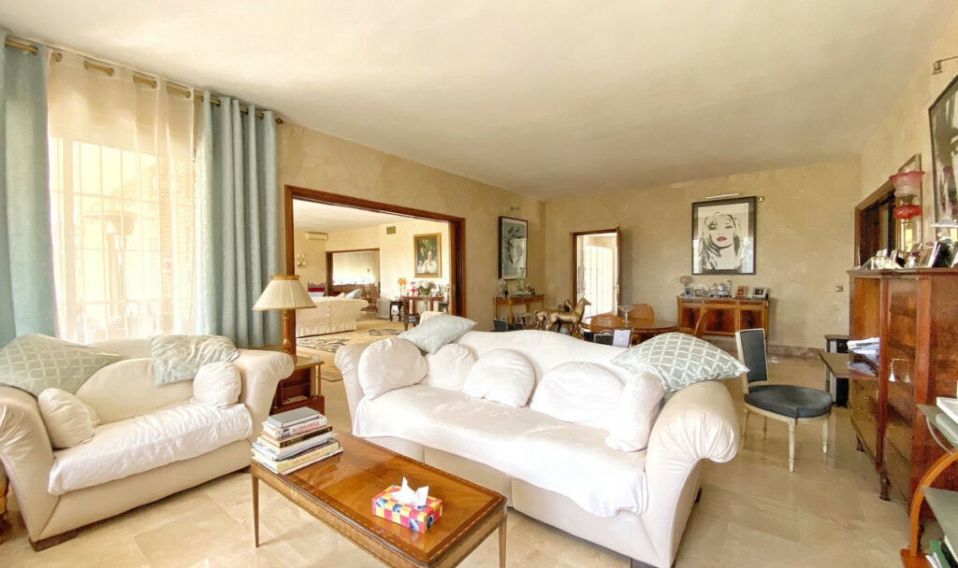 Resale - House -
Marbella