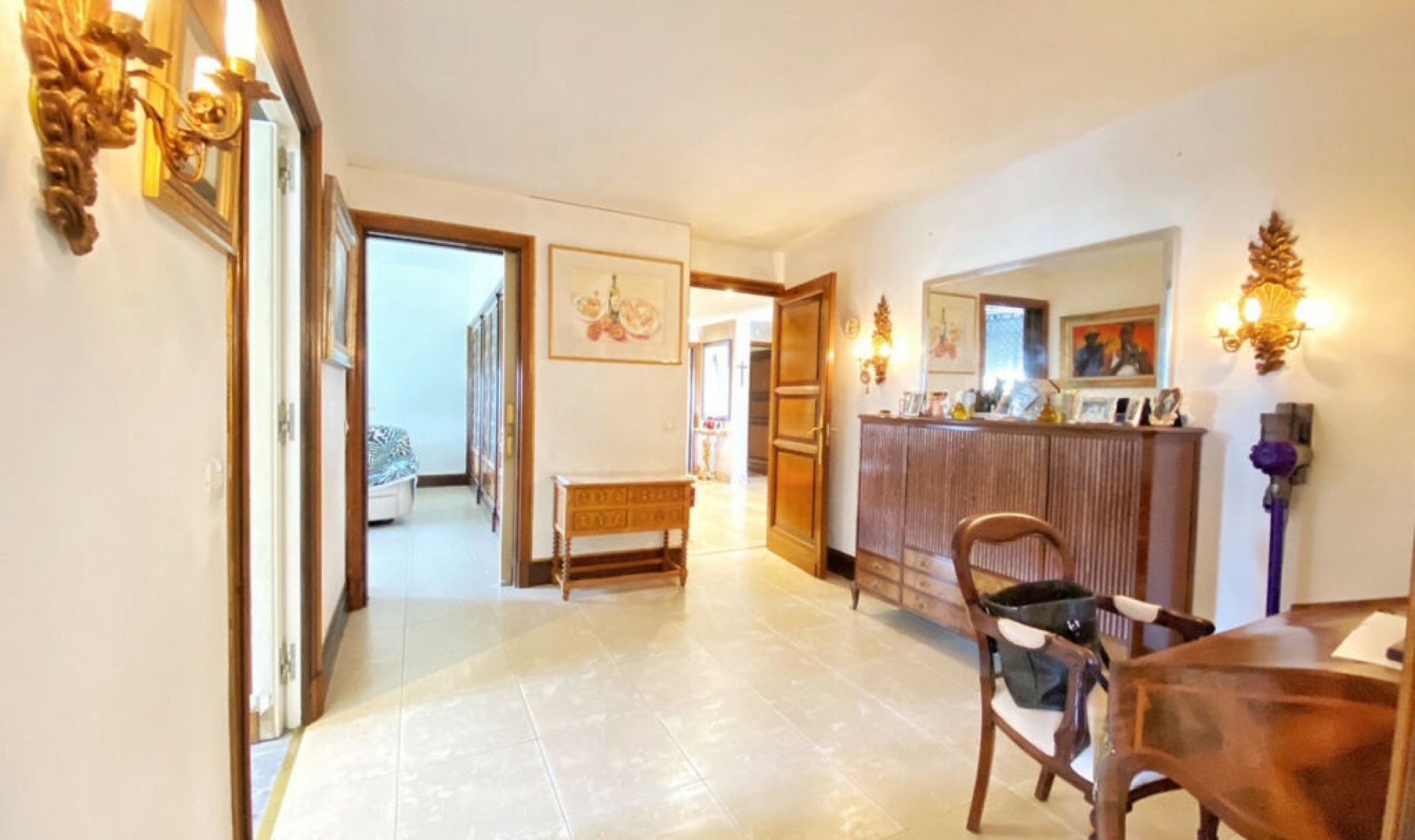 Resale - House -
Marbella