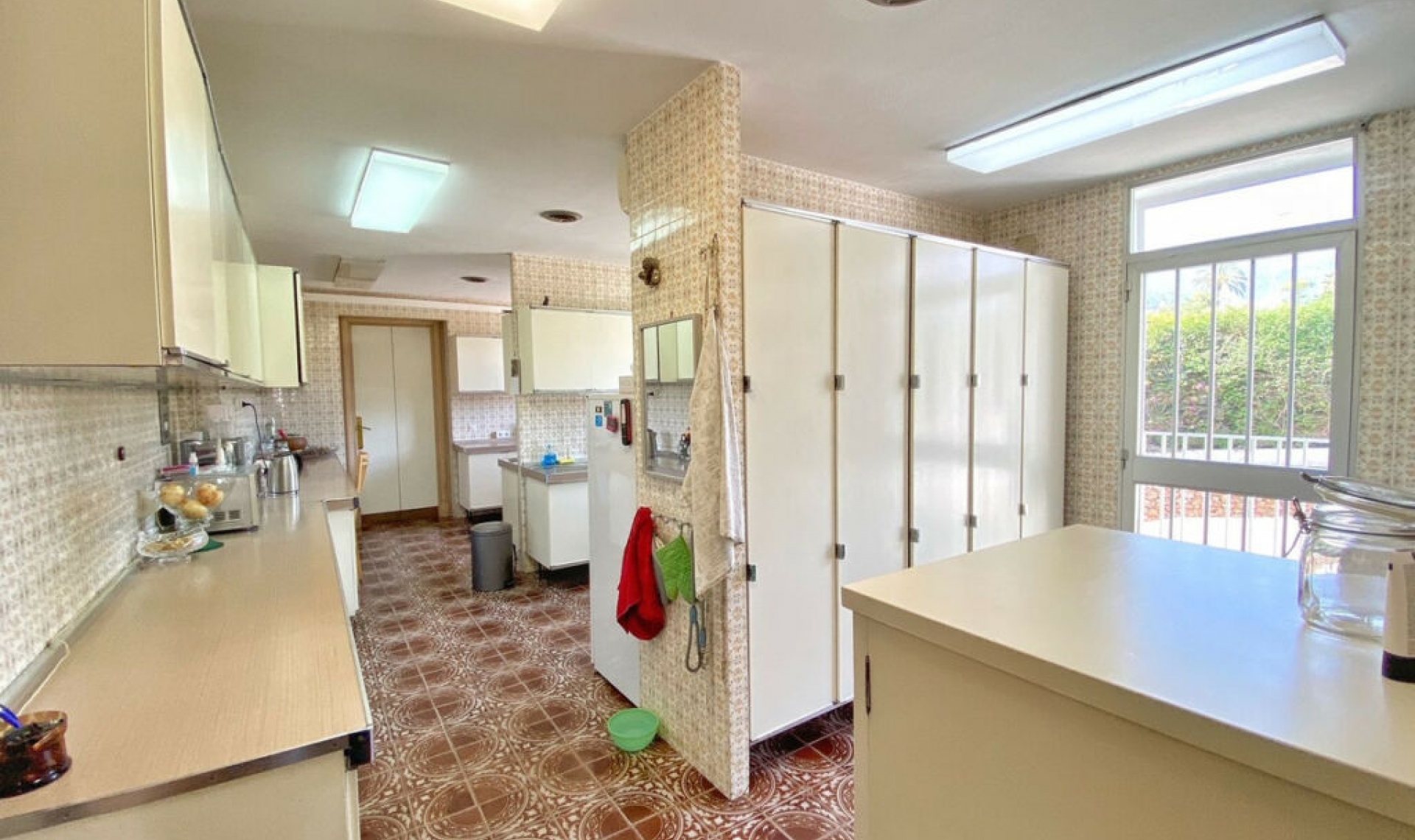 Resale - House -
Marbella