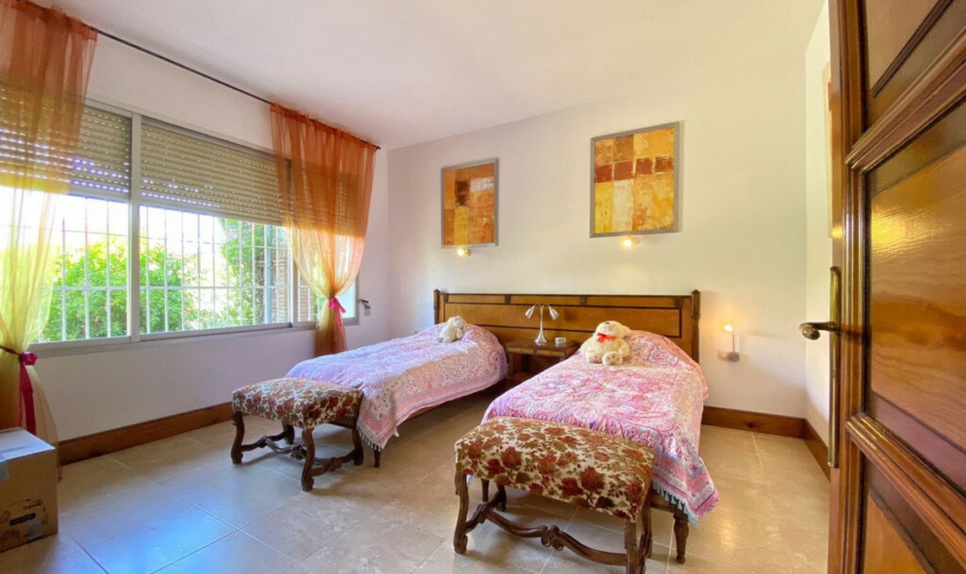 Resale - House -
Marbella