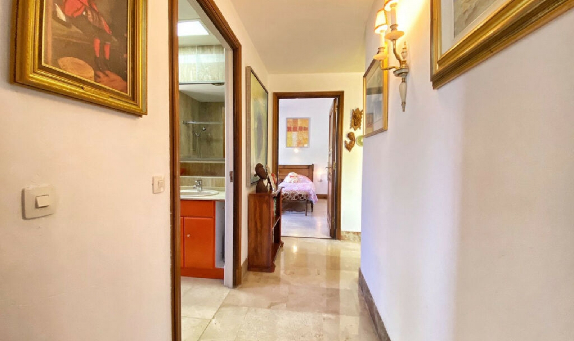 Resale - House -
Marbella