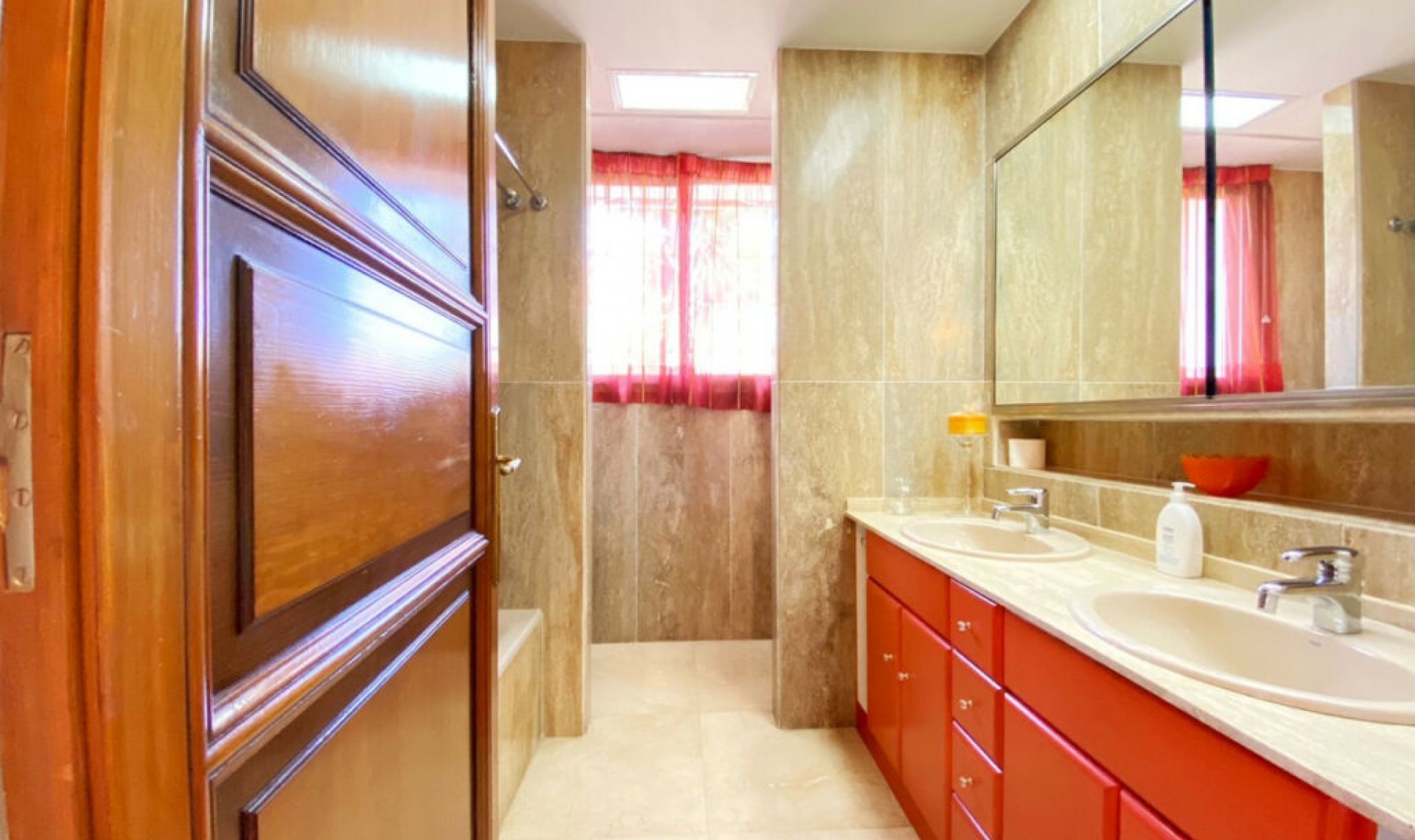 Resale - House -
Marbella