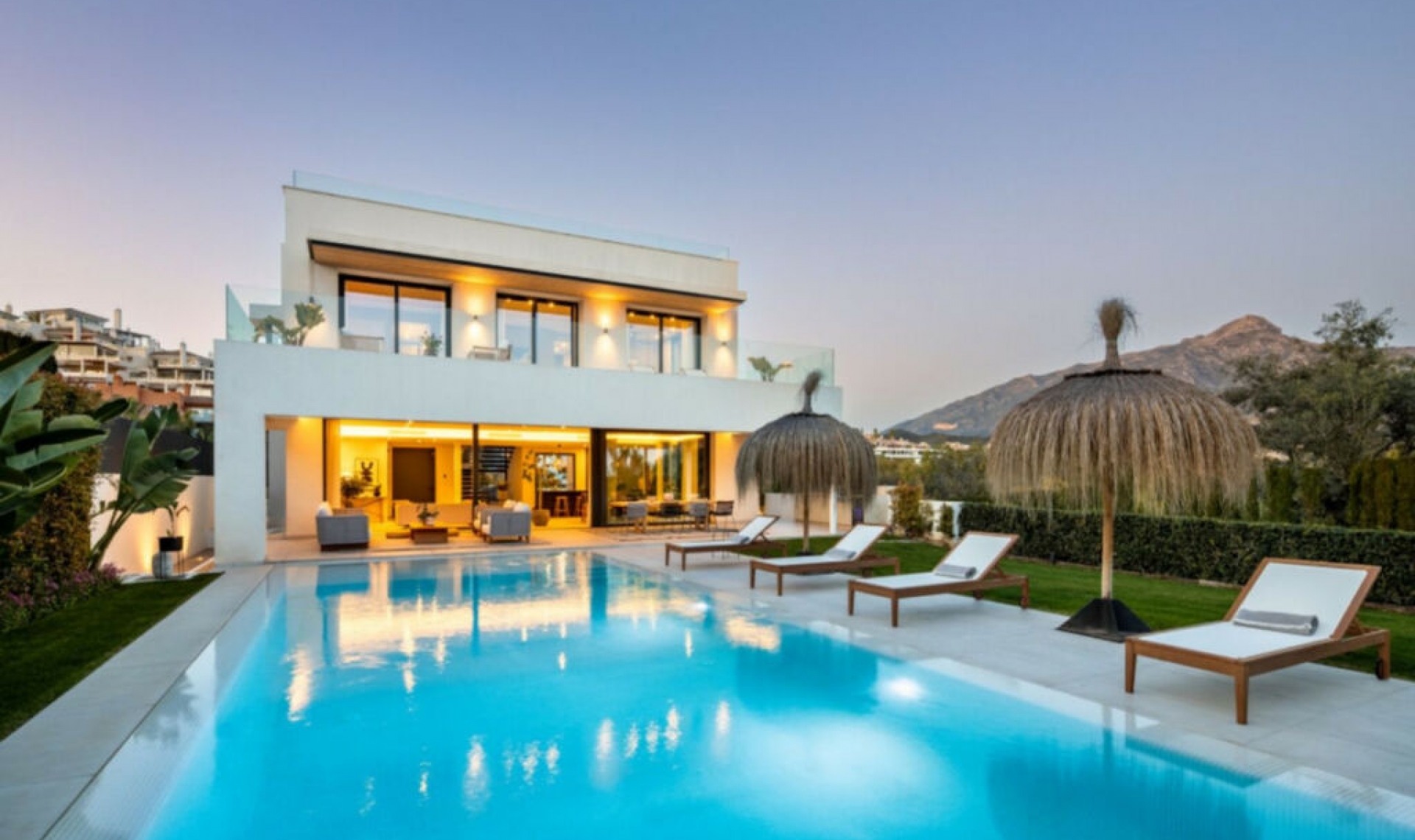 Resale - House -
Marbella