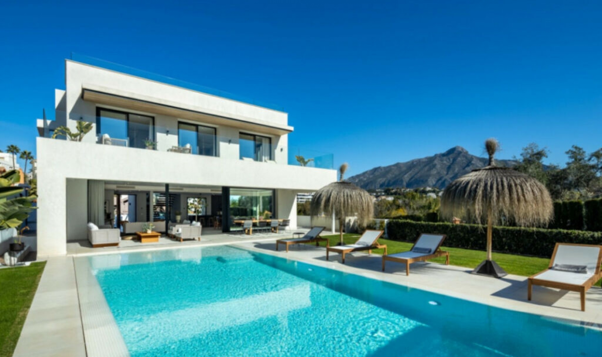 Resale - House -
Marbella